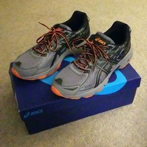 Men's Asics Gel-Venture. Size 11